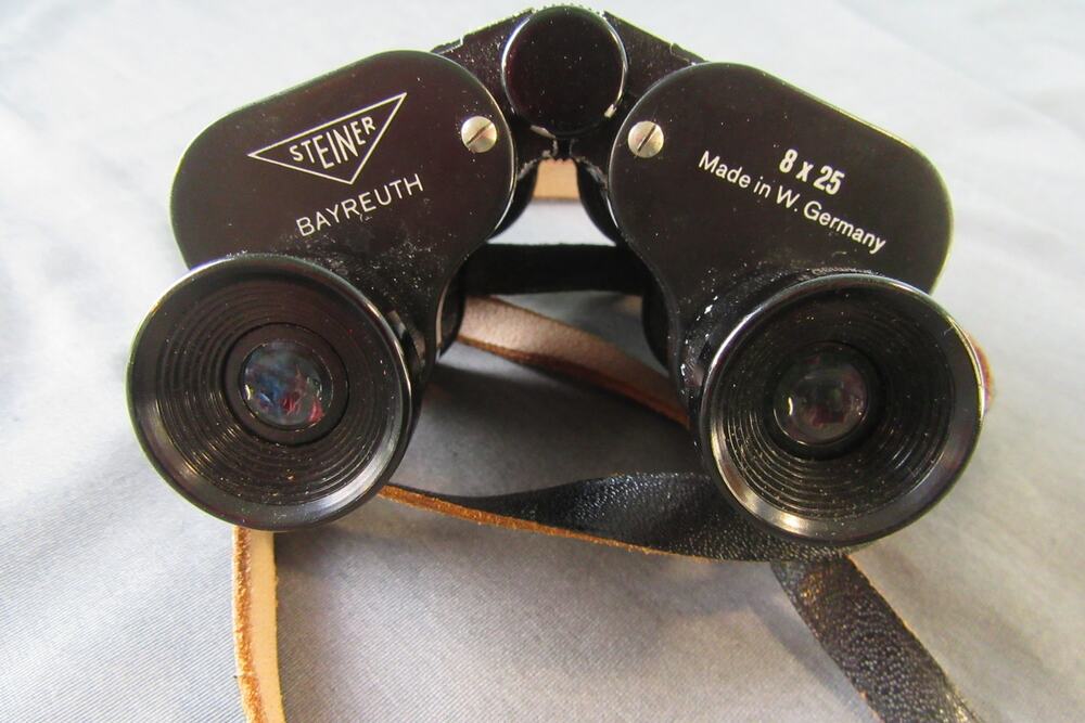 Vintage Made In West Germany Steiner Bayreuth 8x25 Binoculars Leather Strap